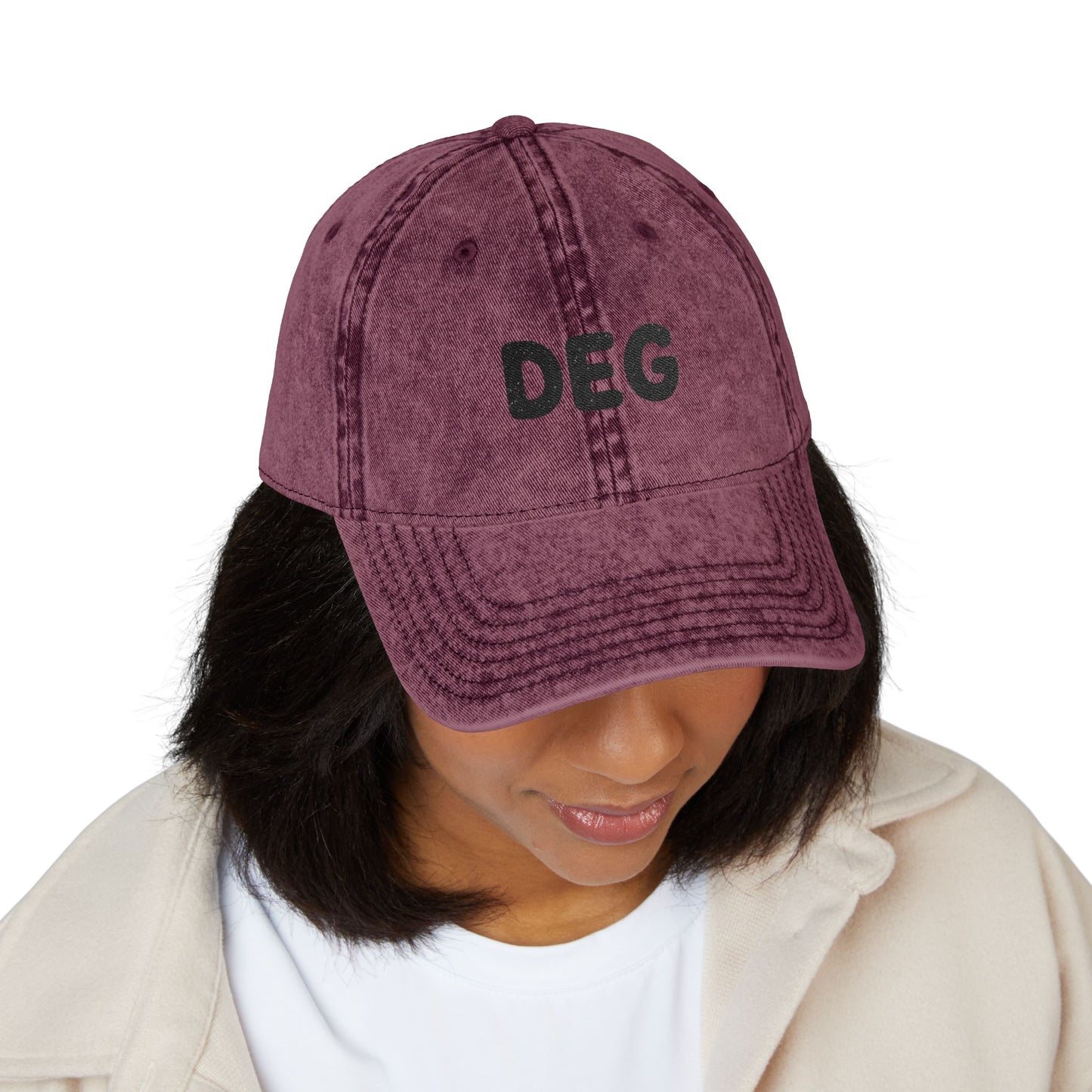 ユニセックス　刺繍ヴィンテージキャップ – “DEG” ウォッシュドコットンベースボールキャップ