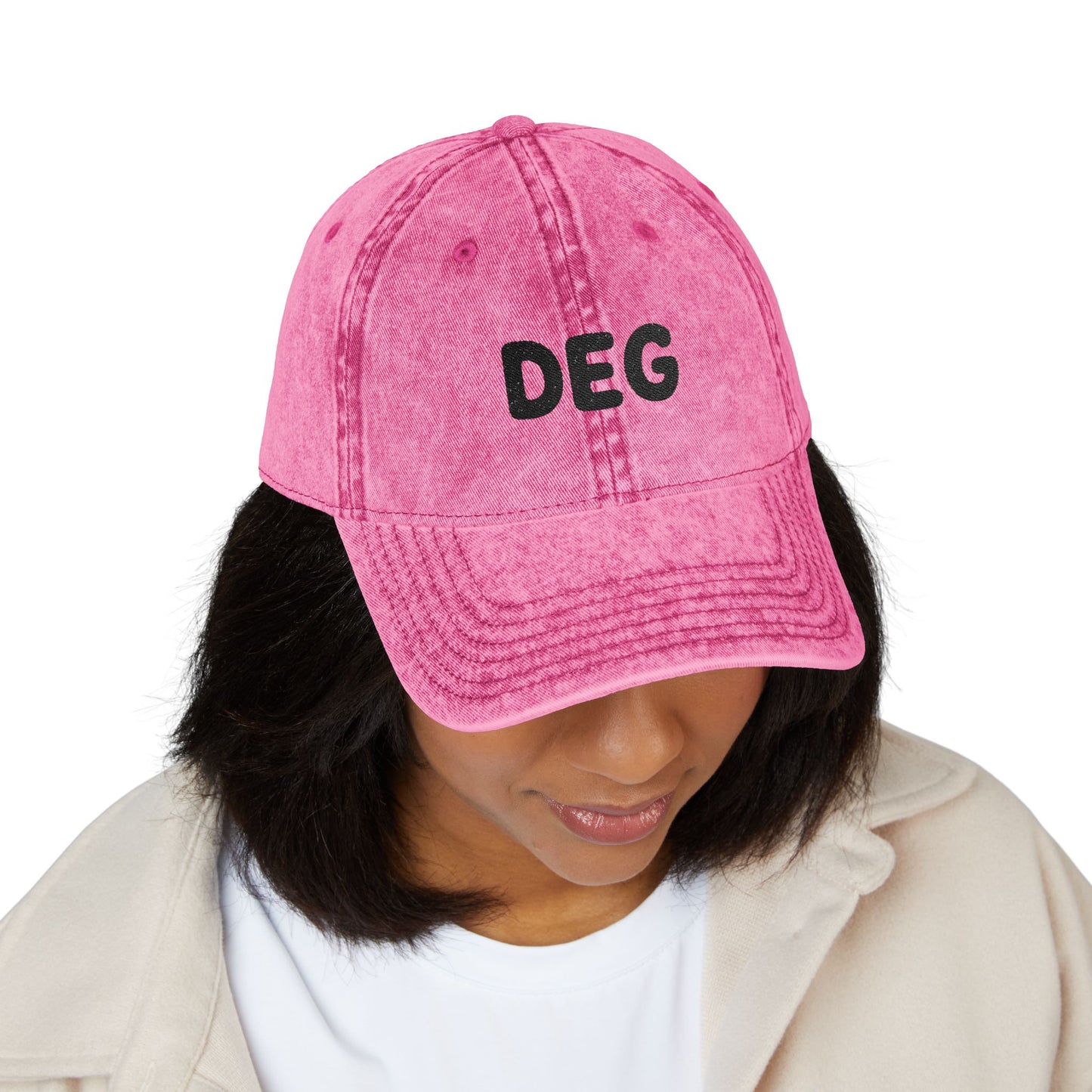 ユニセックス　刺繍ヴィンテージキャップ – “DEG” ウォッシュドコットンベースボールキャップ